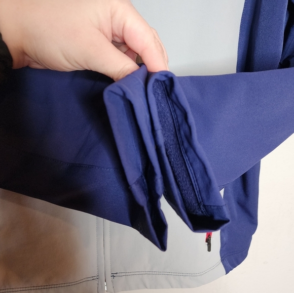 Speedo soft shell jacket. Medium - Picture 5 of 16